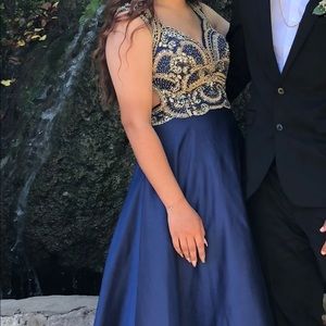 Beautiful Blue Prom dress 💙